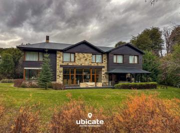 Casa · 488m² · 9 Ambientes · 2 Cocheras · Casa de 5 Suites en Arelauquen Golf & Country Club