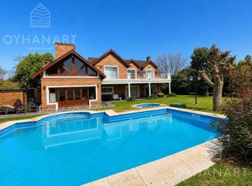 Casa · 290m² · 5 Ambientes · 4 Cocheras · Casa en Náutico Escobar Sobre 2 Lotes Interno