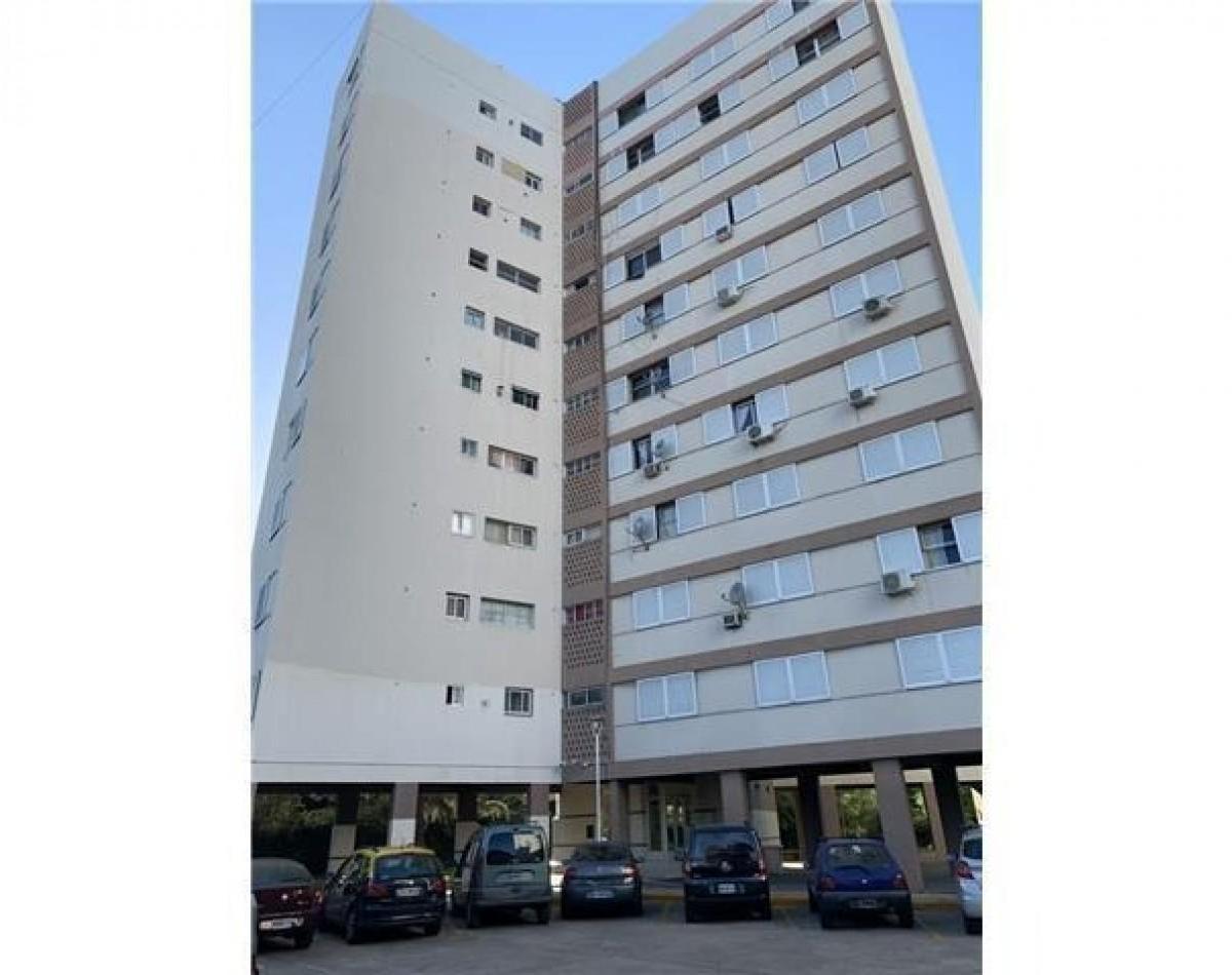 Strangford Nº al 300, La Plata, Buenos Aires, Argentina.