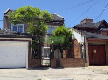 Casa · 220m² · 5 Ambientes · 1 Cochera · Casa en Venta en Tapiales, 220 m en 3 Plantas. Piscina. Apta Credito