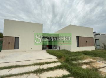 Casa · 150m² · 4 Ambientes · 6 Cocheras · Casa en Alquiler. B° Fincas de Alvares