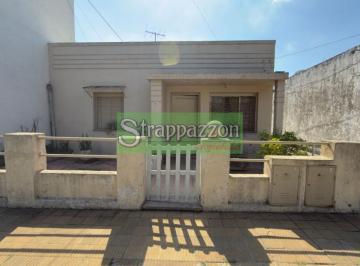 Casa · 70m² · 3 Ambientes · 1 Cochera · Casa en Alquiler C/ Cochera en Aldo Bonzi