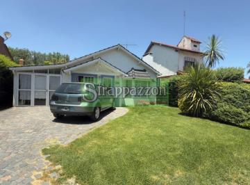 Casa · 120m² · 4 Ambientes · 4 Cocheras · Casa en Venta C/ Cochera en Banco Provincia