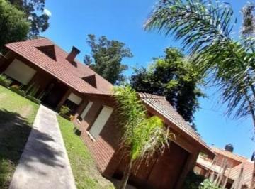 Casa · 205m² · 6 Ambientes · 2 Cocheras · Casa en Venta - 5 Dorm. 4 Baños - Cochera - 430 m² - Mar del Plata