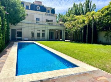 Casa · 1160m² · 8 Ambientes · 8 Cocheras · Venta Belgrano R. Casa de 8 Amb. C/jardin y Piscina. 8 Cocheras. 1560 m²