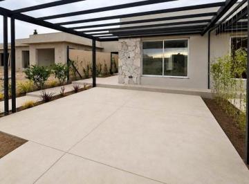 Casa · 80m² · 4 Ambientes · 1 Cochera · Casa en Barrio Terra Vitta