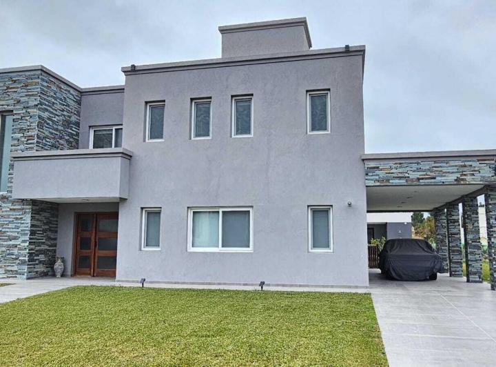 Casa · 191m² · 5 Ambientes · 2 Cocheras