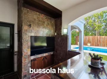 Casa · 200m² · 7 Ambientes · 4 Cocheras · Casa 3 Dorm. Lote Interno en Rincon de La Costa