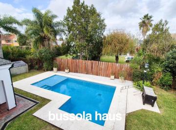 Casa · 200m² · 7 Ambientes · 5 Cocheras · Casa 3 Dorm. Lote Interno en Rincon de La Costa