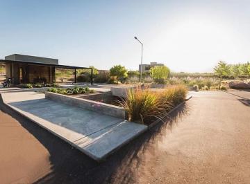 Casa · 220m² · 7 Ambientes · 2 Cocheras · Casa en Alquiler Barrio Privado Chacras