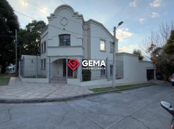 Casa · 6 Ambientes · 2 Cocheras · Casa 3 Dorm. en Los Avellanos Al 100
