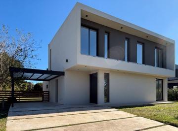 Casa de 5 ambientes, Escobar · Venta Casa a Estrenar · 5 Ambientes · Jardín · Pileta · Cantón Norte