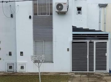 Casa · 75m² · 2 Ambientes · Casa en Venta - 1 Dormitorio 2 Baños - La Plata