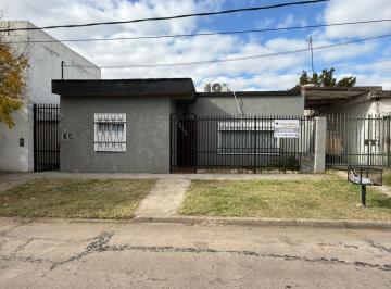 Casa · 108m² · 4 Ambientes · Venta Casa Americana de 4 Ambientes en Moron Sur