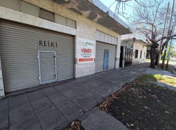 Casa · 130m² · 4 Ambientes · 2 Cocheras · Casa en Venta con 2 Locales, Apto a Credito Hipotecario