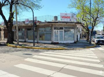 Local comercial · 203m² · 5 Ambientes · 4 Cocheras · Espectacular Esquina con Locales en Block
