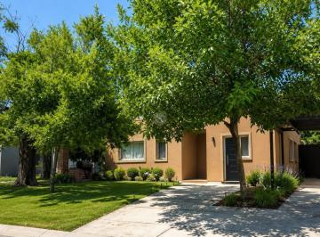 Casa · 170m² · 4 Ambientes · 1 Cochera · Casa en Venta en Barrio San Alfonso, Pilar del Este, Pilar