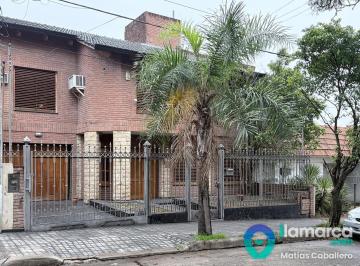 Casa · 295m² · 8 Ambientes · 2 Cocheras · Casa de Categoria a 10 Minutos de La Ciudad Universitaria con Quincho y Pileta