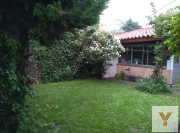 Casa · 180m² · 3 Ambientes · 1 Cochera · Casa en Venta - 2 Dorm. 1 Baño - 220 m² - Cochera - 220 m² - Quilmes Oeste