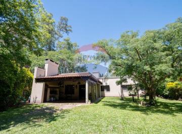 Casa · 130m² · 7 Ambientes · 1 Cochera · Casa con Jardín en Venta en Villa California
