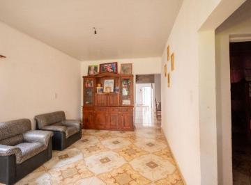 Casa · 140m² · 5 Ambientes · Interno de 3 Dorm., No PH en Venta