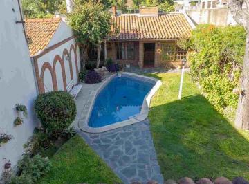 Casa · 206m² · 5 Ambientes · 1 Cochera · Venta Casa 5 Ambientes Olivos Pileta Jardin