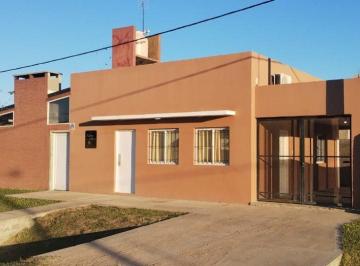 Casa · 92m² · 4 Ambientes · 2 Cocheras · Casa en Venta C/pileta - Los Naranjos - Reconquista