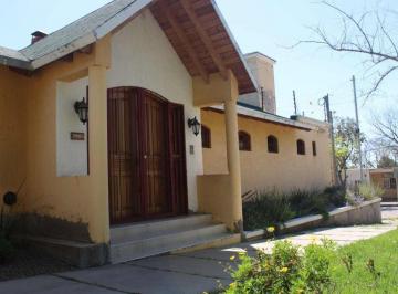 Casa · 140m² · 6 Ambientes · 4 Cocheras · Venta Casa Esquina – Barrio Marista | Ciudad