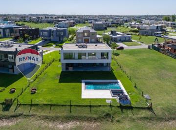 Casa · 321m² · 6 Ambientes · 6 Cocheras · Casa en Venta Terralagos Canning