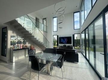 Casa · 185m² · 5 Ambientes · 2 Cocheras · Casa en Alquiler, Fincas del Alba Canning