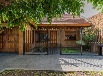 Casa · 163m² · 4 Ambientes · 3 Cocheras · Venta Casa Cuatro Ambientes Banfield Barrio Nuevo