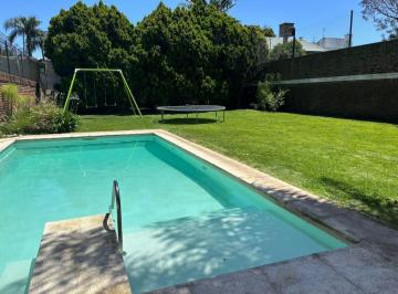 Casa · 335m² · 8 Ambientes · 4 Cocheras · Chalet 8 Ambientes, Apto Crédito, Jardin y Pileta