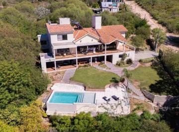 Casa · 650m² · 8 Ambientes · 2 Cocheras · Imponente Casa 5 Dor con Vista Al Lago en Siquiman