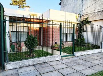 Casa · 130m² · 4 Ambientes · 1 Cochera · Venta Casa 4 Ambientes C/cochera - Martín Coronado