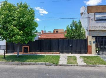 Casa · 138m² · 5 Ambientes · 3 Cocheras · Venta de Casa 5 Ambientes - Cocheras - Apto Crédito