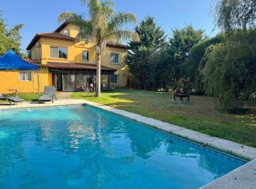 Casa · 236m² · 5 Ambientes · 2 Cocheras · Venta Casa Apta Crédito Santa Catalina 4 Dorm.