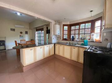 Casa · 140m² · 5 Ambientes · 1 Cochera · Venta Casa 5 Ambientes con Cochera Martinez