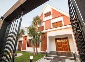 Casa · 1000m² · 7 Ambientes · 3 Cocheras · Casa de Categoría con Piscina Cocheras Haedo