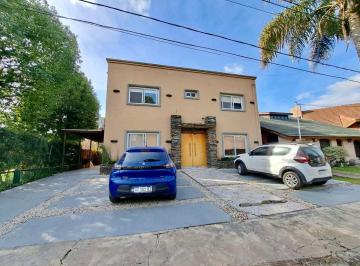 Corredor Responsable: Mauro Marvisi CMCPSI 5574 / CUCICBA 1762 - 
Contacto: Marí · Casa en Alquiler con Pileta en Bella Vista