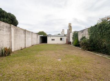 Casa · 96m² · 3 Ambientes · 2 Cocheras · Venta Casa 2 Dorm., Cochera Pasante y Patio