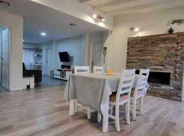 Casa · 135m² · 6 Ambientes · 1 Cochera · Casas en Venta La Plata 3 Dorm.