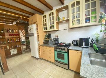 Casa · 195m² · 5 Ambientes · 3 Cocheras · Casa en Venta en Villa Elisa