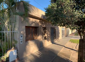 Casa · 120m² · 4 Ambientes · 1 Cochera · Casa Al Frente
