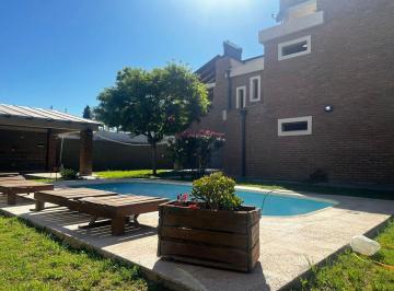Casa · 235m² · 5 Ambientes · 2 Cocheras · Venta Casa 4 Dorm. Malvinas Argentinas