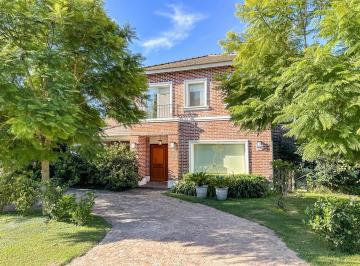 Casa · 245m² · 4 Ambientes · 4 Cocheras · Muy Buena Casa en Alquiler en Club de Campo San Francisco