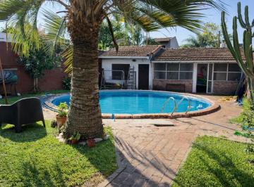 Casa · 180m² · 4 Ambientes · 1 Cochera · Venta Casa C/ Parque y Garage Burzaco/adrogue