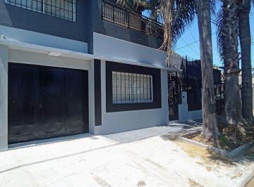 PH · 113m² · 3 Ambientes · 2 Cocheras · Venta PH Tipo Casa 3 Amb Remodelado a Nuevo!