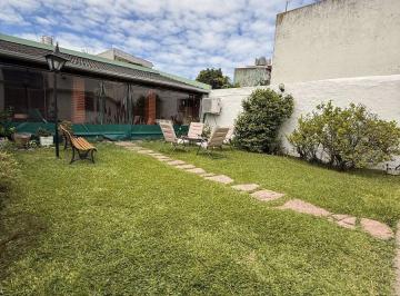 Casa · 99m² · 4 Ambientes · Venta Casa 4 Amb con Jardin y Quincho
