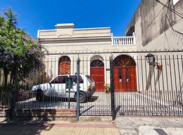 Casa · 200m² · 3 Ambientes · 1 Cochera · Casa 3 Ambientes Venta Lanus