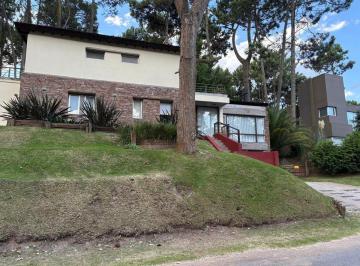 Casa · 295m² · 6 Ambientes · 1 Cochera · Venta Casa en Pinamar Alamos